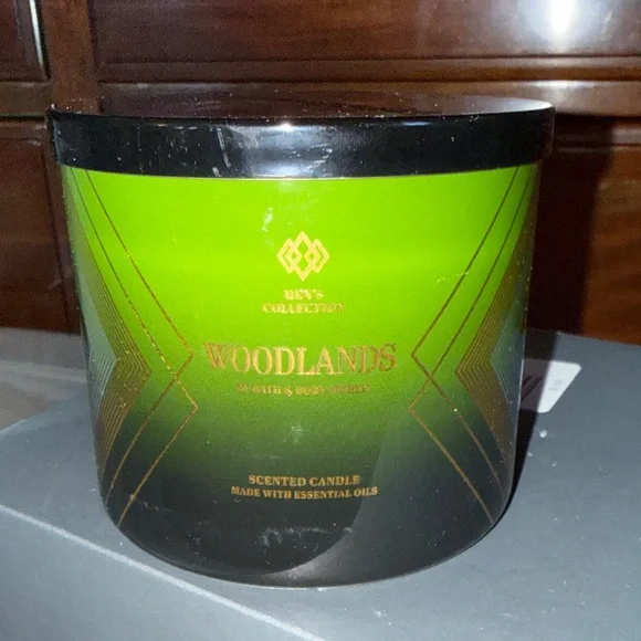Bath & Body Works Woodlands Candle - Green and Black - Picture 3 of 4